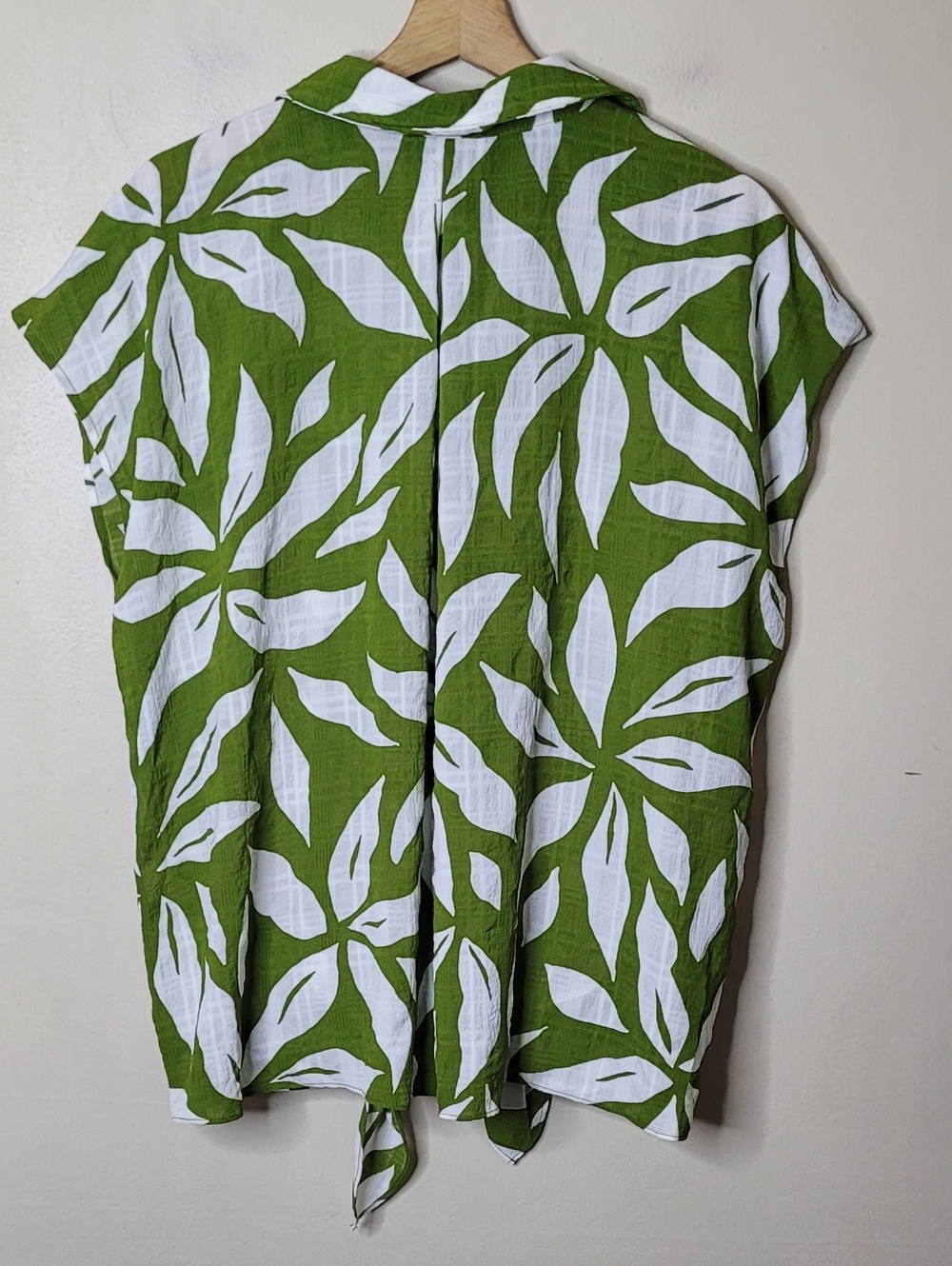 Haver London Tie Front Button Up Top Size 1X - Picture 5 of 8